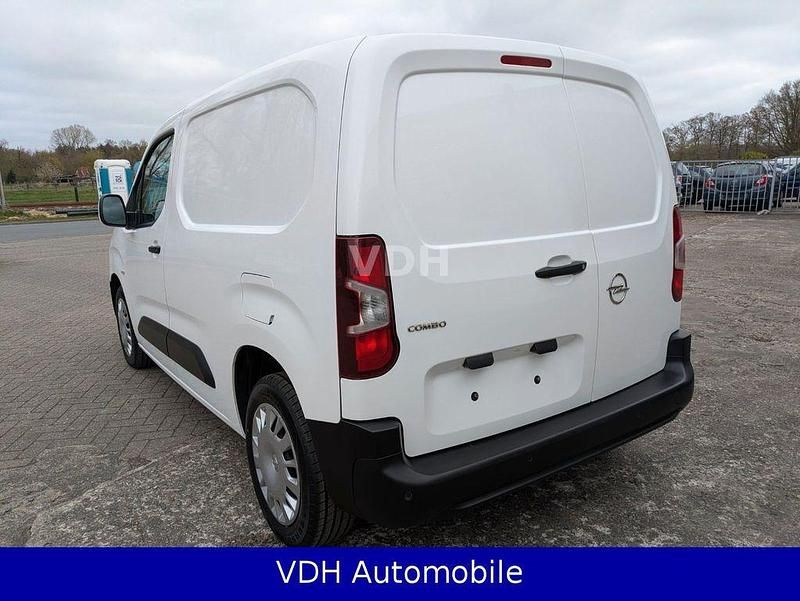 Gebraucht Opel Combo Edition 102 PS (75 kW) 2020 Weiß Van / Kleinbus