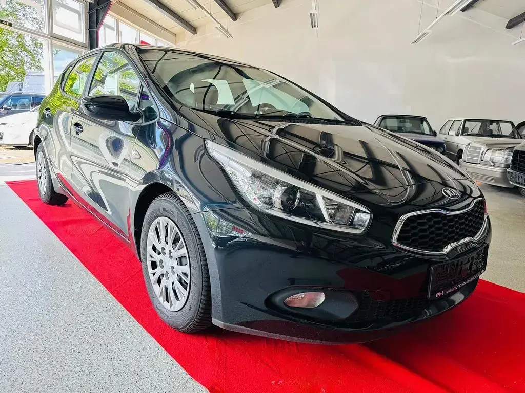 Gebraucht Kia Ceed Attract 99 PS (72 kW) 2013 Schwarz Kleinwagen