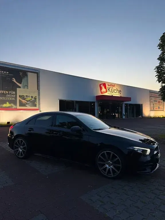 Gebraucht Mercedes A200 AMG line 163 PS (119 kW) 2022 Schwarz Limousine