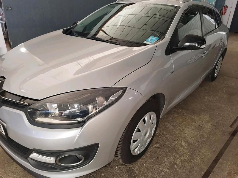 Gebraucht Renault Mégane GrandTour LIMITED 110 PS (80 kW) 2015 Silber Kombi