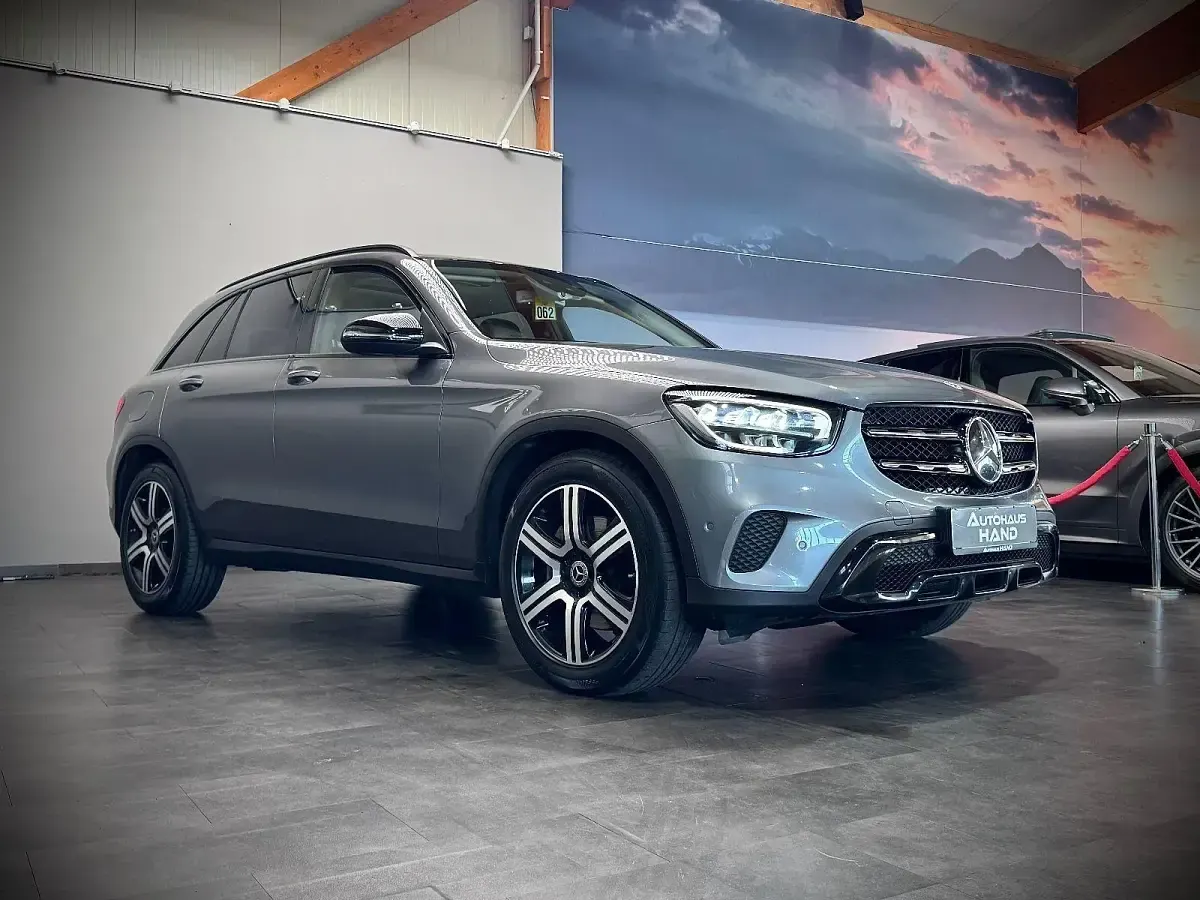 Gebraucht Mercedes GLC300 Night 245 PS (180 kW) 2019 Grau SUV