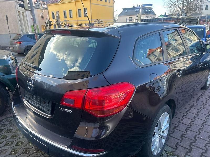Gebraucht Opel Astra Active 140 PS (102 kW) 2013 Braun Kombi