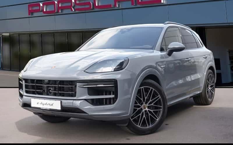 Grau Neu 2025 Porsche Cayenne SUV | 147.514 € (Etwas zu teuer) - Bild 1/4