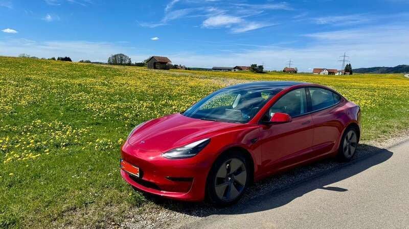 Gebraucht 2021 Tesla Model 3 Standard Range Plus Limousine | 24.900 € (Fairer Preis) - Bild 1/4