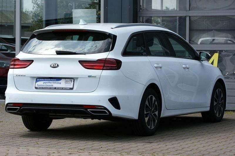 Gebraucht Kia Ceed Sportswagon Spirit 141 PS (103 kW) 2021 Weiß Kombi