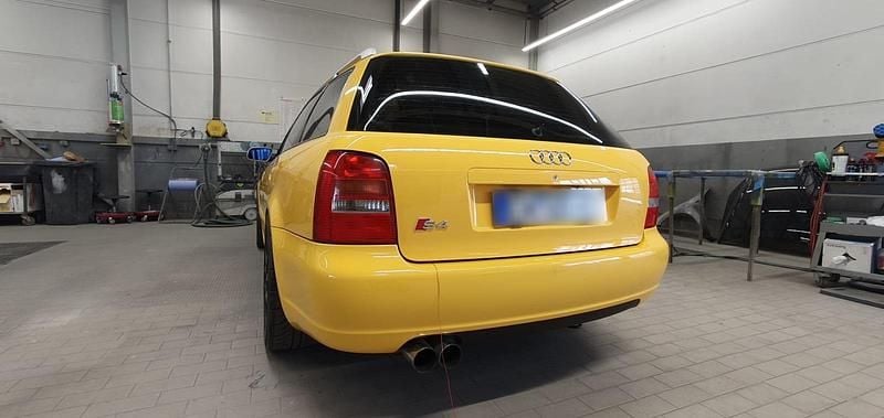 Usata Audi S4 320 CV (235 kW) 1999 Giallo Station wagon