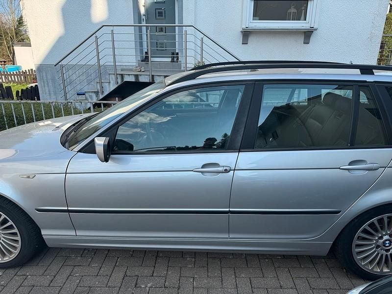 Gebraucht BMW 320 150 PS (110 kW) 2002 Grau Kombi