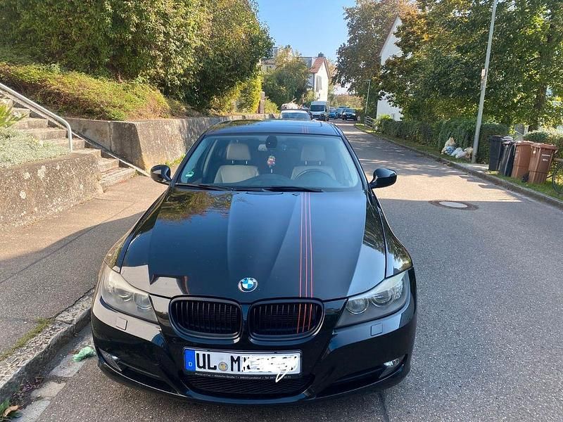 Schwarz Gebraucht 2011 BMW 325 Limousine | 7.999 € - Bild 1/4