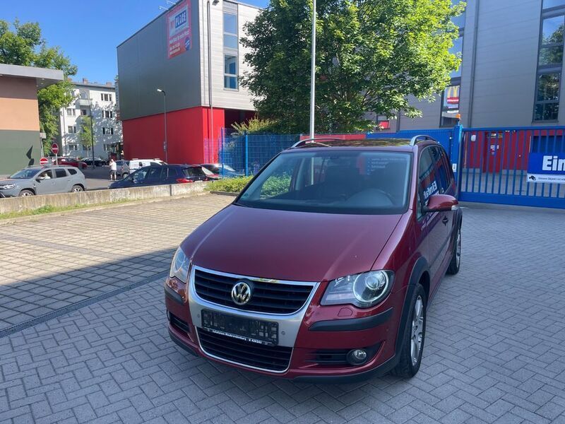 Rot Gebraucht 2007 VW Touran Cross Van / Kleinbus | 3.699 € (Teuer) - Bild 1/4