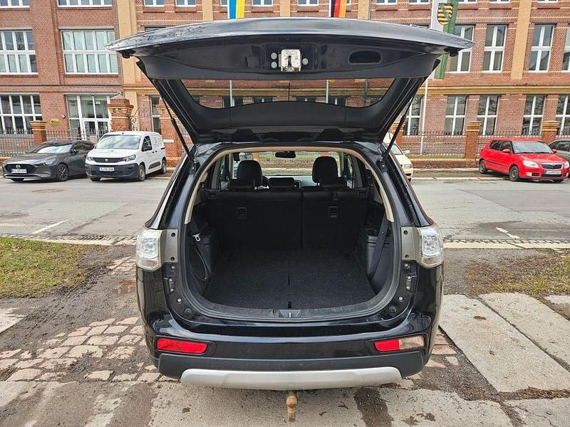 Gebraucht Mitsubishi Outlander Intense 150 PS (110 kW) 2014 Schwarz SUV