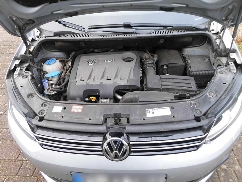 Gebraucht VW Touran Cup 140 PS (102 kW) 2015 Silber Van / Kleinbus