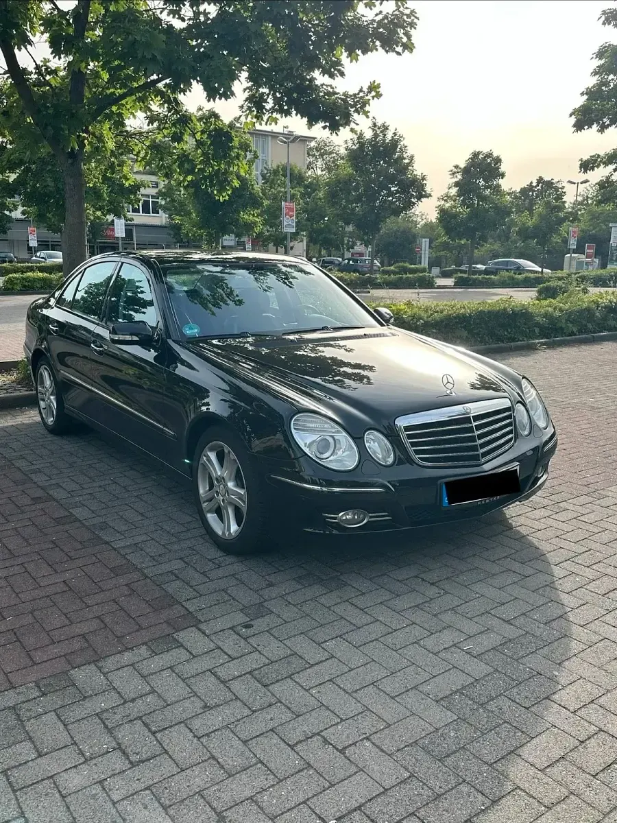 Gebraucht Mercedes E200 Avantgarde 184 PS (135 kW) 2008 Schwarz Limousine