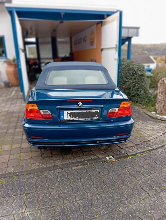 Gebraucht BMW 325 192 PS (141 kW) 2001 Blau Cabrio