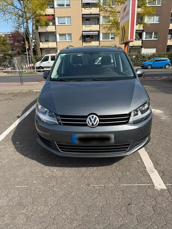 Second-hand VW Sharan 149 CP (109 kW) 2017 Gri Monovolum