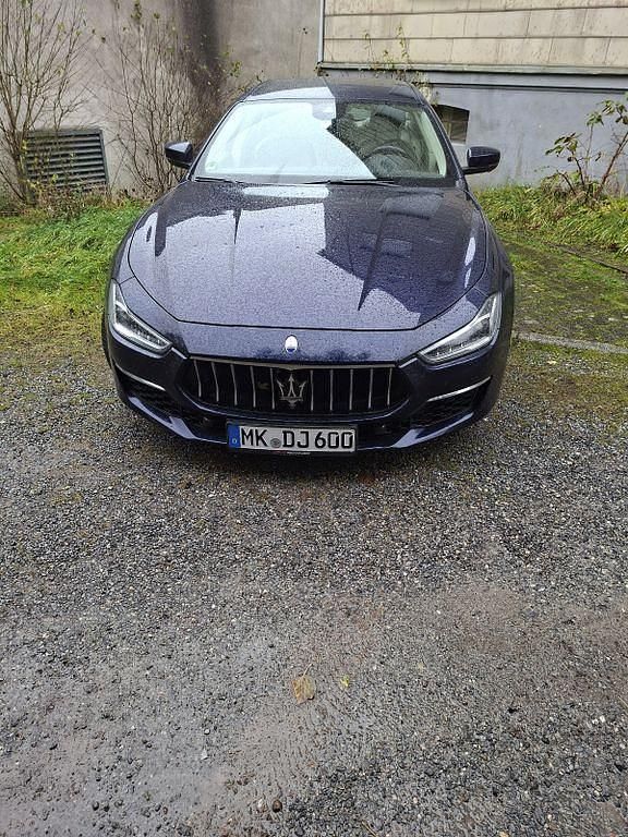 Blau Gebraucht 2017 Maserati Ghibli GranLusso Limousine | 28.000 € (Superpreis) - Bild 1/4