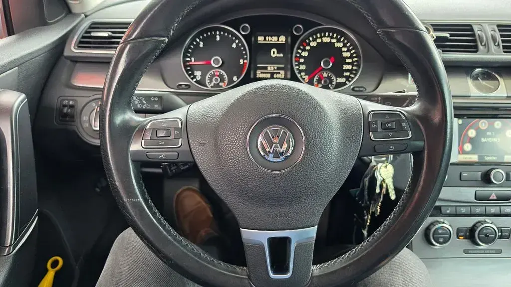 Gebraucht VW Passat Trendline 140 PS (102 kW) 2012 Silber Kombi