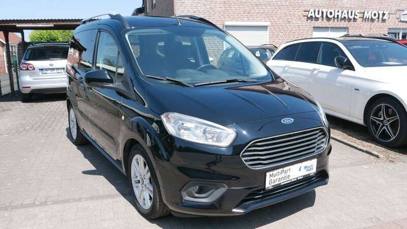 Iridiumschwarz Gebraucht 2019 Ford Tourneo Courier Titanium Van / Kleinbus | 16.990 € (Fairer Preis) - Bild 1/4