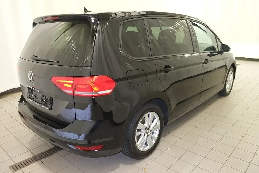 Gebraucht VW Touran Comfortline 150 PS (110 kW) 2025 Schwarz Van / Kleinbus