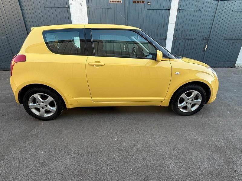 Gebraucht Suzuki Swift 92 PS (67 kW) 2005 Gelb Kleinwagen