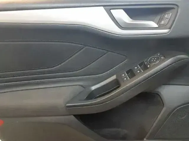 Second-hand Ford Focus Cool & Connect 120 CP (88 kW) 2020 Alb Berlinǎ