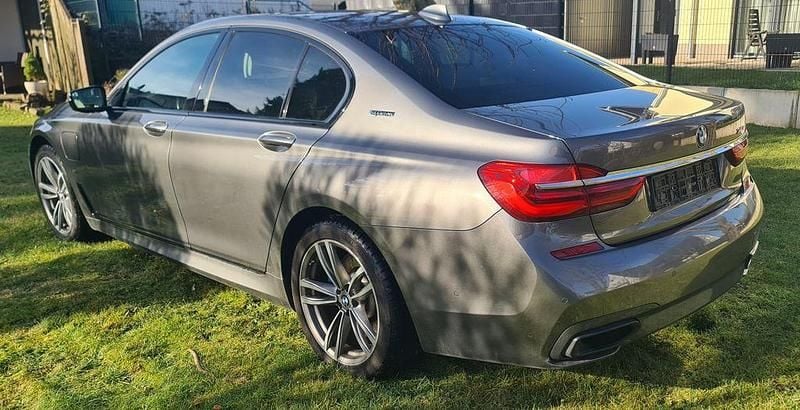 Gebraucht BMW 740 iPerformance 326 PS (239 kW) 2017 Grau Limousine