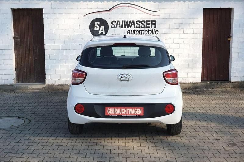 Gebraucht Hyundai i10 67 PS (49 kW) 2017 Weiß Kleinwagen