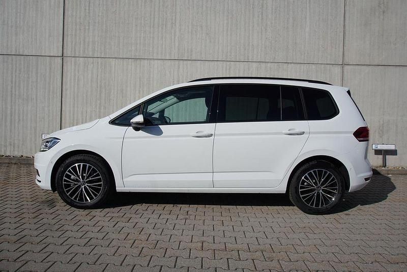 Neu VW Touran 150 PS (110 kW) 2026 Pure weiß Van / Kleinbus