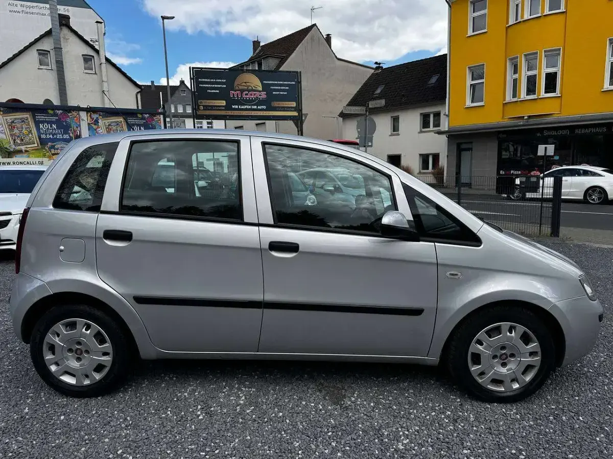 Gebraucht Lancia Musa 95 PS (69 kW) 2011 Silber Van / Kleinbus