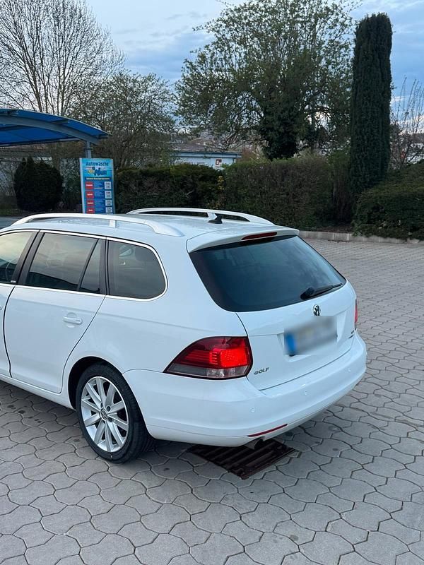 Gebraucht VW Golf VI 105 PS (77 kW) 2011 Weiß Kleinwagen
