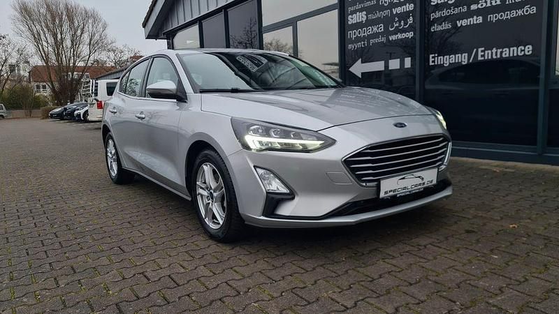 Silber Gebraucht 2021 Ford Focus Cool & Connect Limousine | 12.990 € (Superpreis) - Bild 1/4