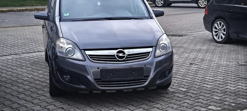 Grau Gebraucht 2009 Opel Zafira Van / Kleinbus | 1.900 € (Guter Preis) - Bild 1/4