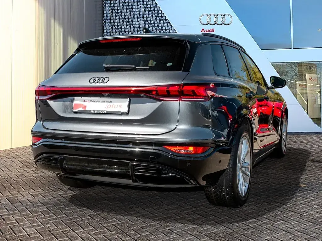 Gebraucht Audi Q6 e-tron Performance 225 kW (306 PS) 2025 Daytonagrau perleffekt SUV
