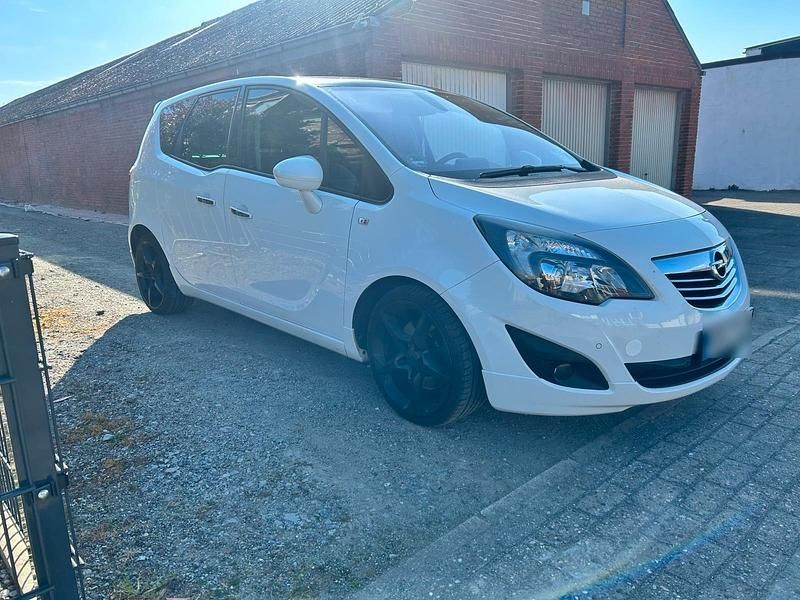 Gebraucht Opel Meriva Edition 131 PS (96 kW) 2011 Weiß Van / Kleinbus