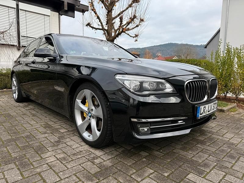 Gebraucht BMW 730 258 PS (189 kW) 2012 Schwarz Limousine