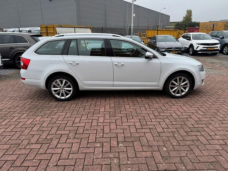 Gebraucht Skoda Octavia 110 PS (80 kW) 2016 Weiß Kombi