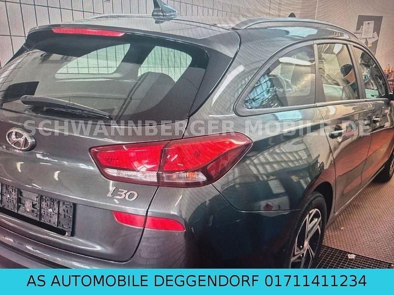 Gebraucht Hyundai i30 Select 116 PS (85 kW) 2021 Grau Kombi