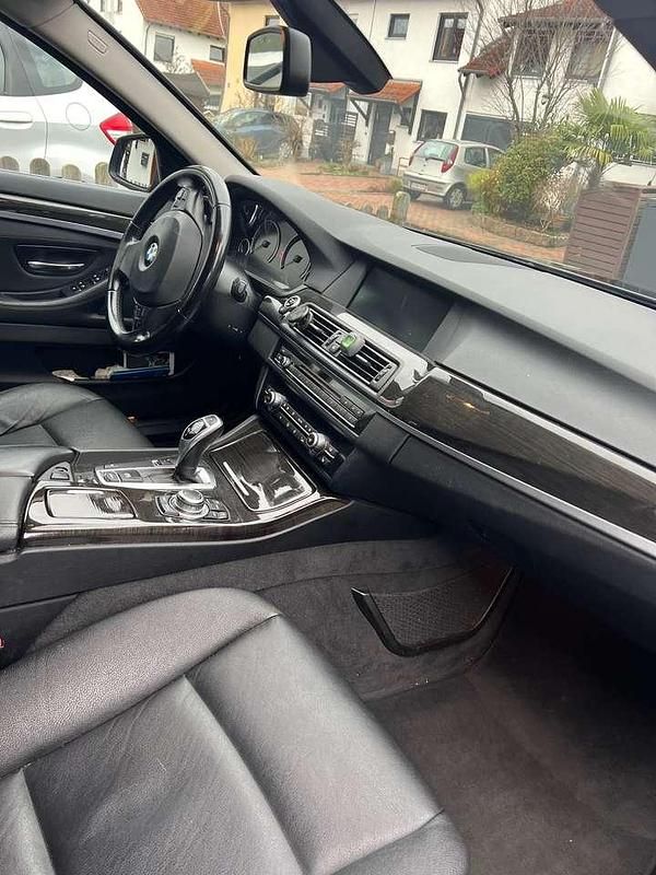 Gebraucht BMW 520 184 PS (135 kW) 2012 Schwarz Limousine