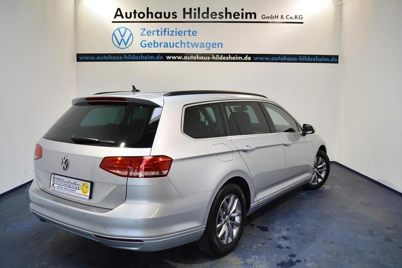 Gebraucht VW Passat Comfortline 150 PS (110 kW) 2018 Silber Kombi