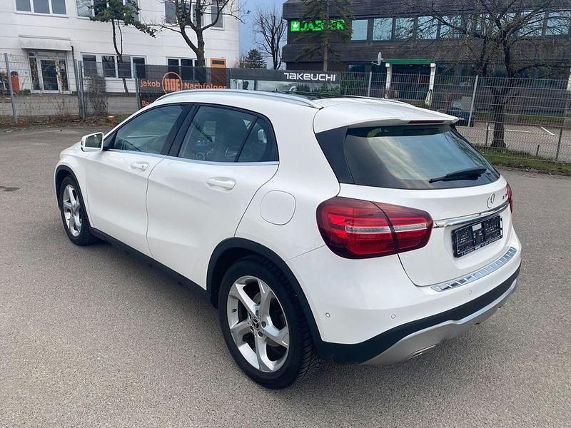 Gebraucht Mercedes GLA220 170 PS (125 kW) 2019 Weiß SUV