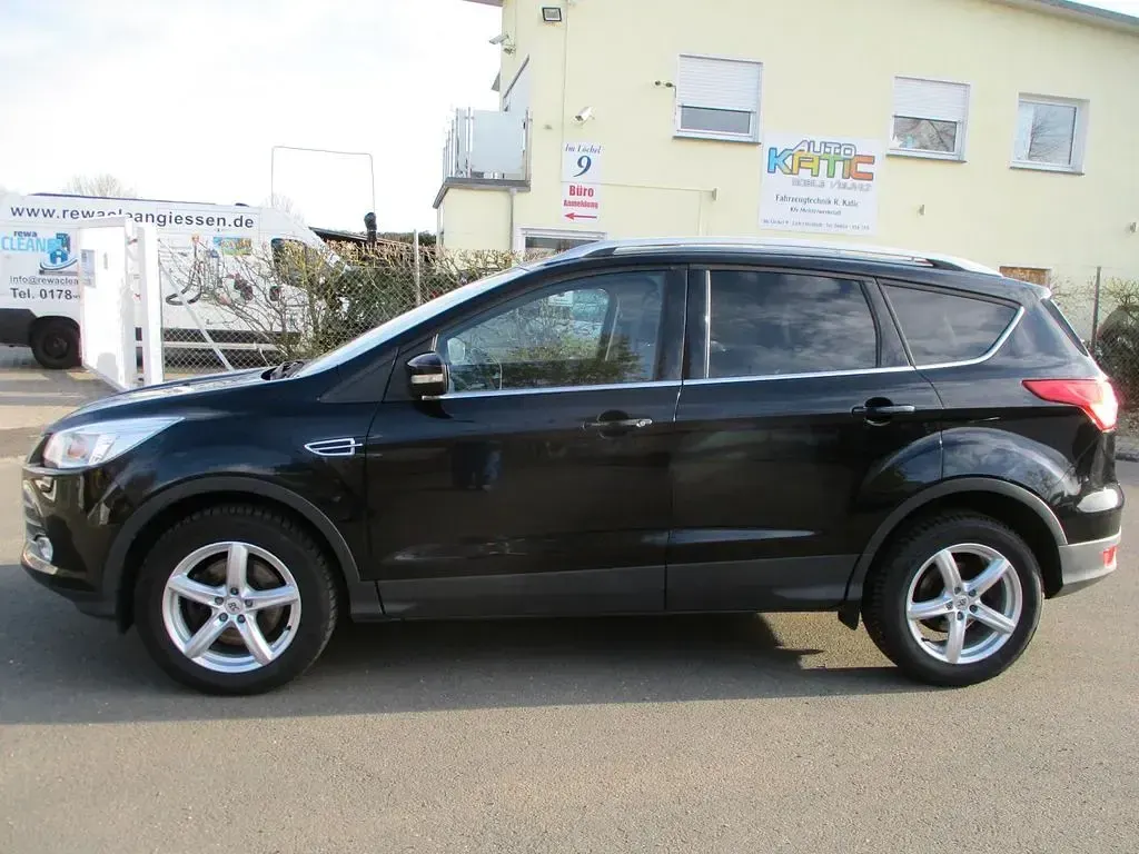 Gebraucht Ford Kuga 120 PS (88 kW) 2016 Shadow black SUV