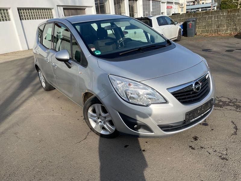Gebraucht Opel Meriva Edition 110 PS (80 kW) 2011 Silber Van / Kleinbus