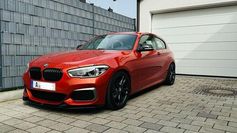Orange Gebraucht 2016 BMW M140 M Sport Limousine | 29.790 € (Fairer Preis) - Bild 1/3