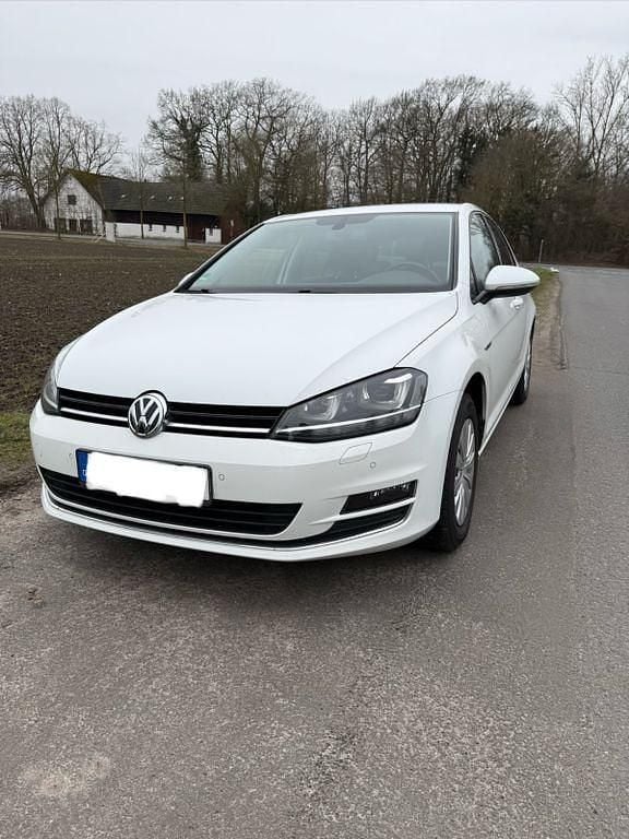 Gebraucht VW Golf VII LOUNGE 86 PS (63 kW) 2015 Weiß Limousine