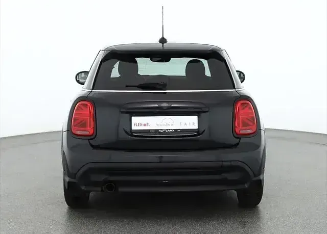 Używany Mini Cooper Classic 136 KM (100 kW) 2023 Czarny Hatchback