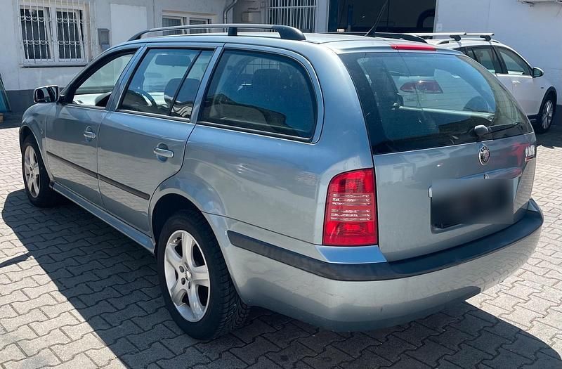 Silber Gebraucht 2005 Skoda Octavia Kombi | 2.200 € - Bild 1/4