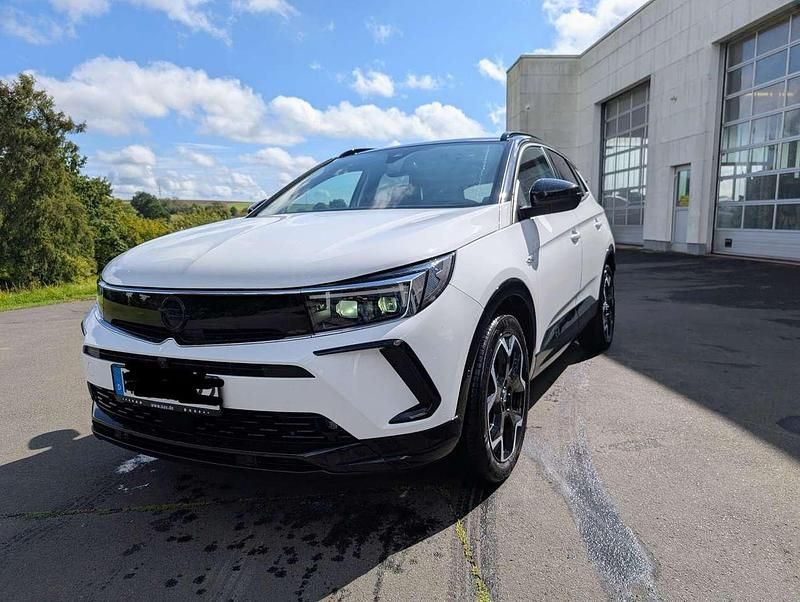 Weiß Gebraucht 2024 Opel Grandland X Ultimate SUV | 23.499 € (Fairer Preis) - Bild 1/4