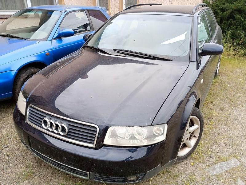 Rot Gebraucht 2002 Audi A4 Kombi | 1.200 € (Guter Preis) - Bild 1/3