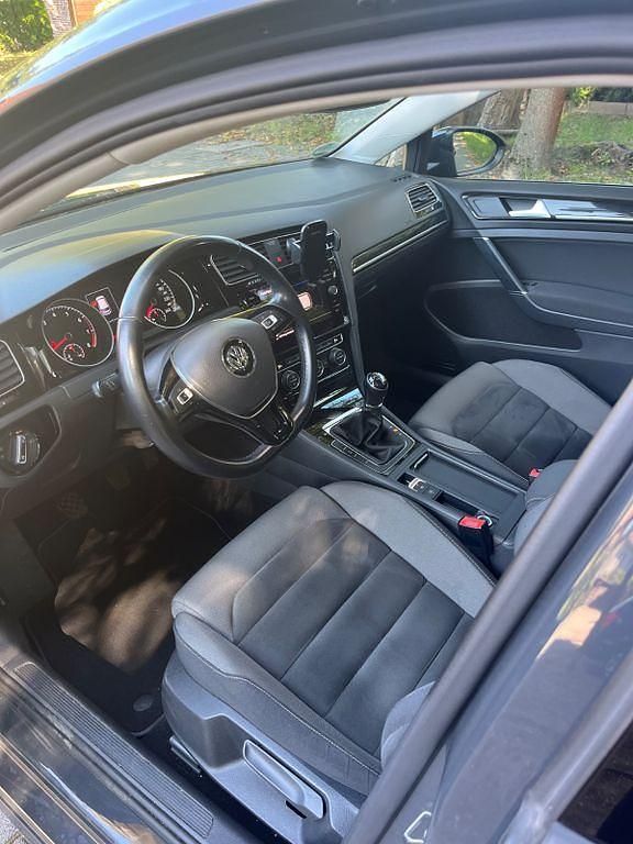 Gebraucht VW Golf VIII Highline 131 PS (96 kW) 2020 Grau Limousine