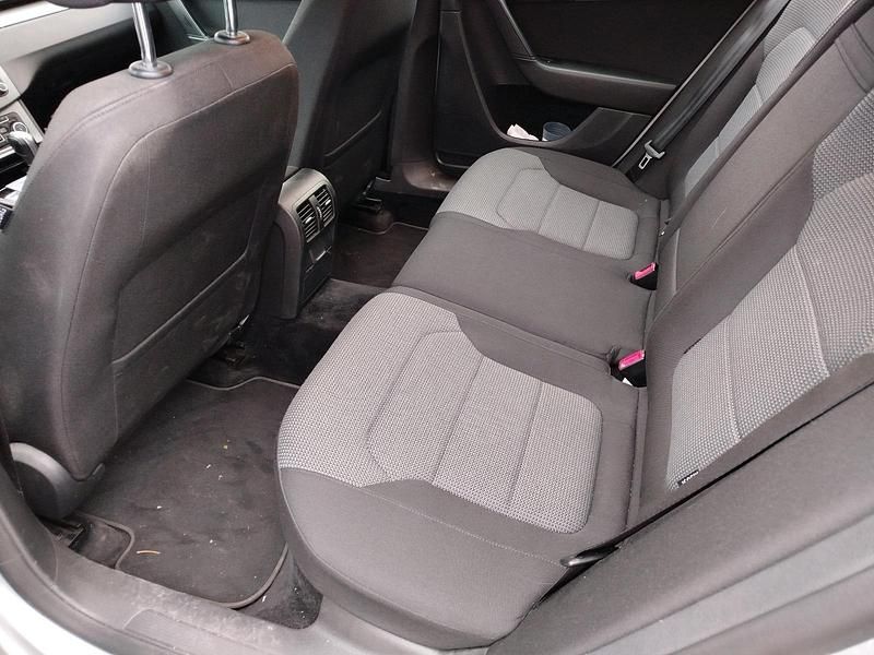 Gebraucht VW Passat 140 PS (102 kW) 2011 Silber Kombi