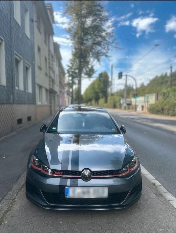 Grau Gebraucht 2024 VW Golf VIII GTI Limousine | 22.000 € - Bild 1/4